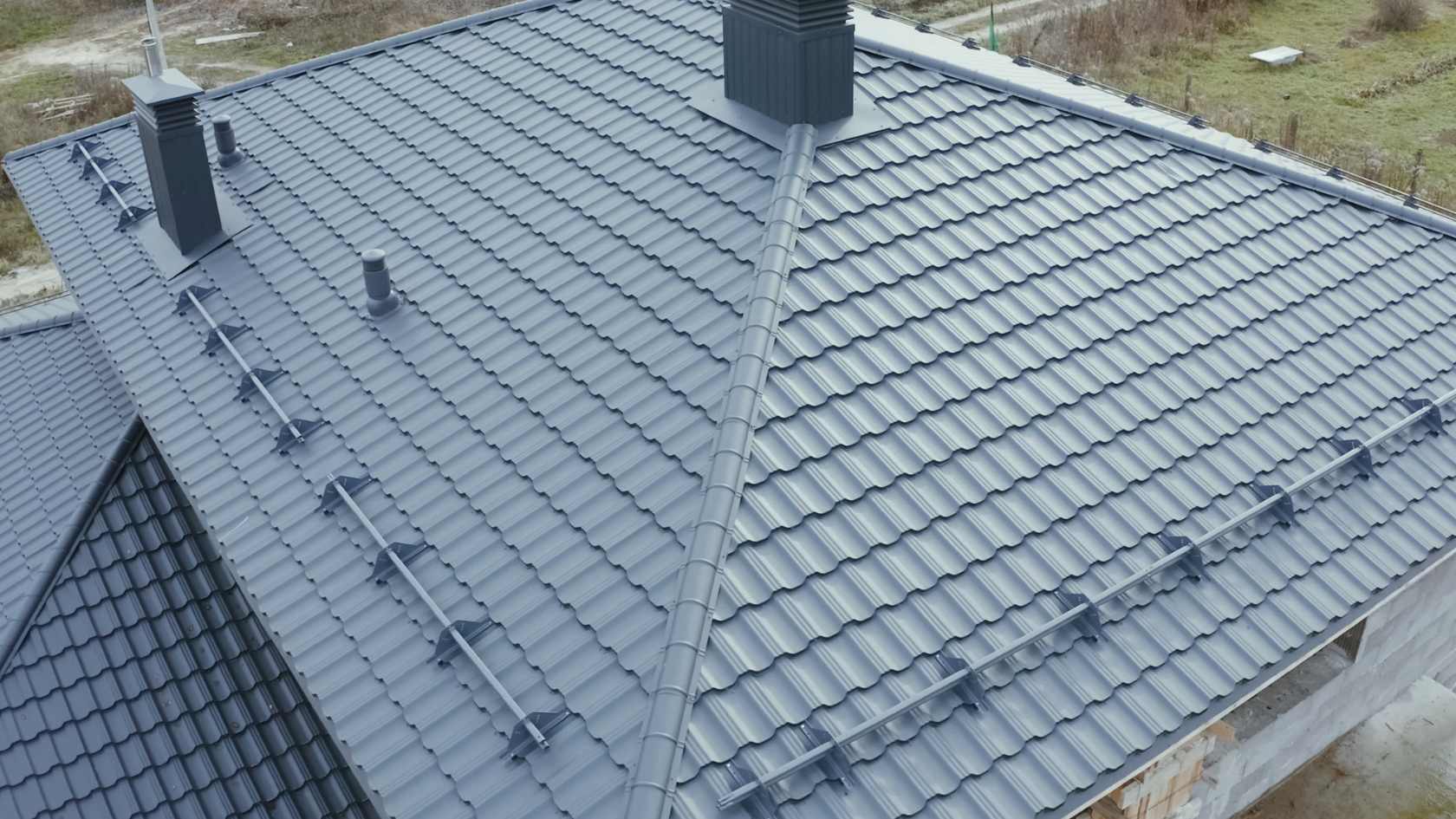 Reparație acoperiș sau înlocuire completă: când merită să schimbi acoperișul?