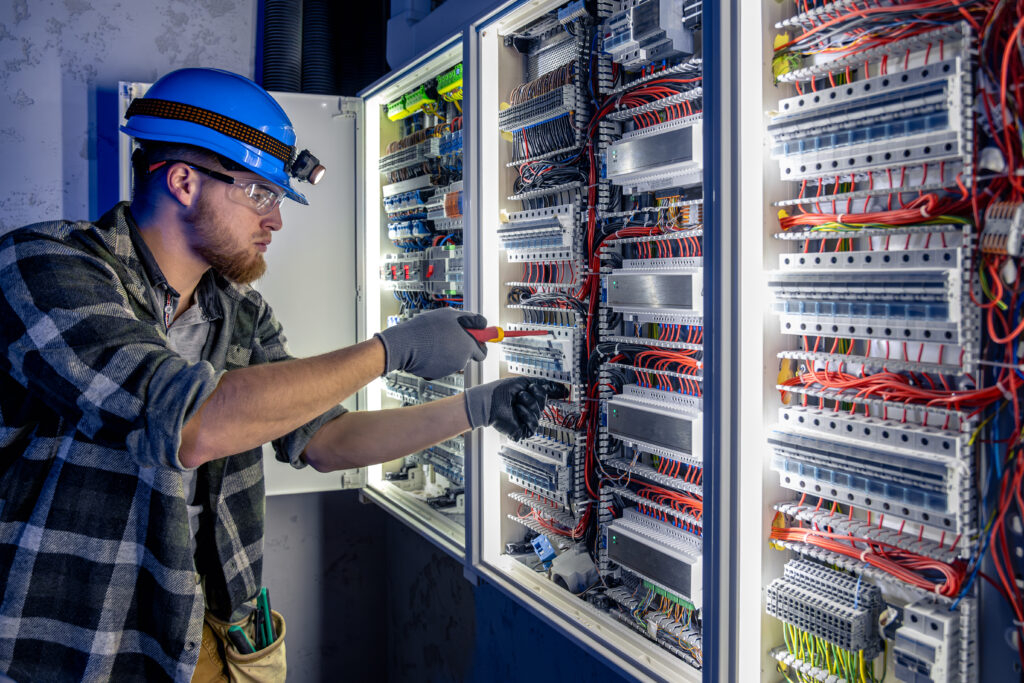 electrician instalatii electrice